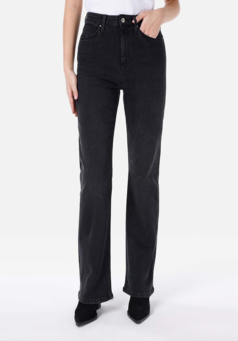 Imagine a Blugi Negri Pentru Femei Regular Fit