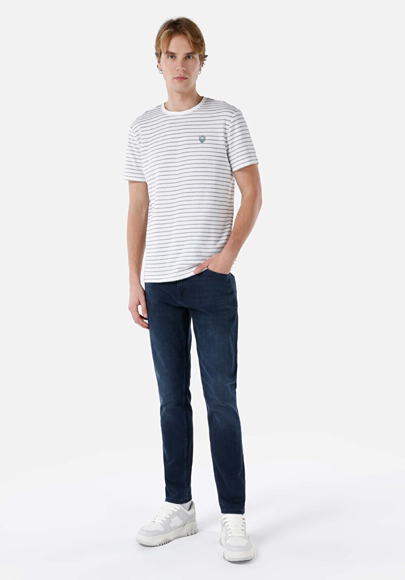 Imagine a Blugi Straight Fit Indigo Închis Pentru Bărbați