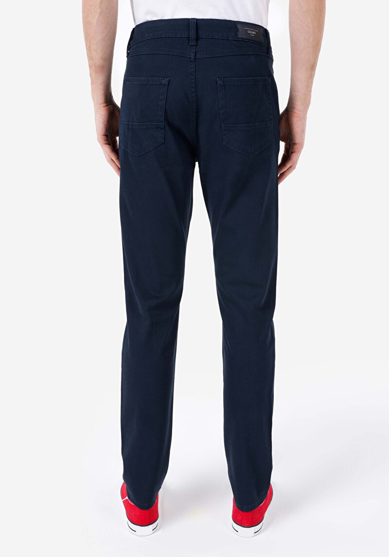 Imagine a Pantaloni Bleumarin Pentru Bărbați Cu Talie Medie Și Picior Drept