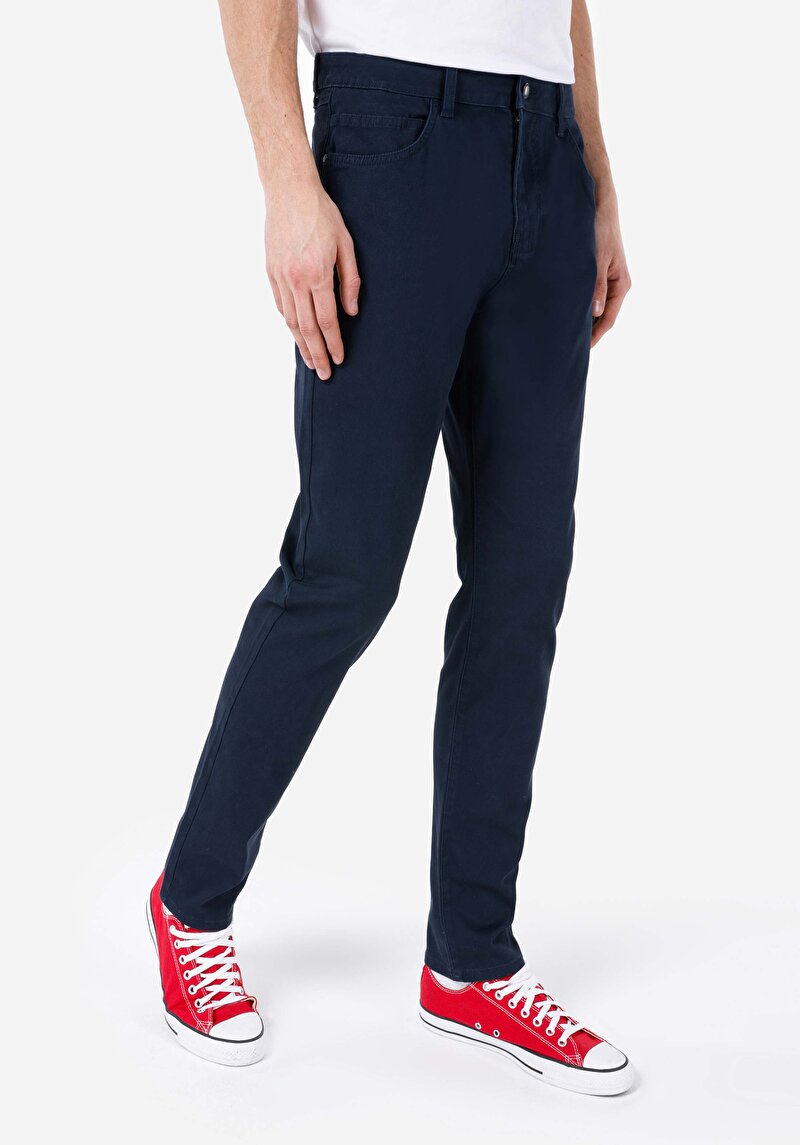 Imagine a Pantaloni Bleumarin Pentru Bărbați Cu Talie Medie Și Picior Drept