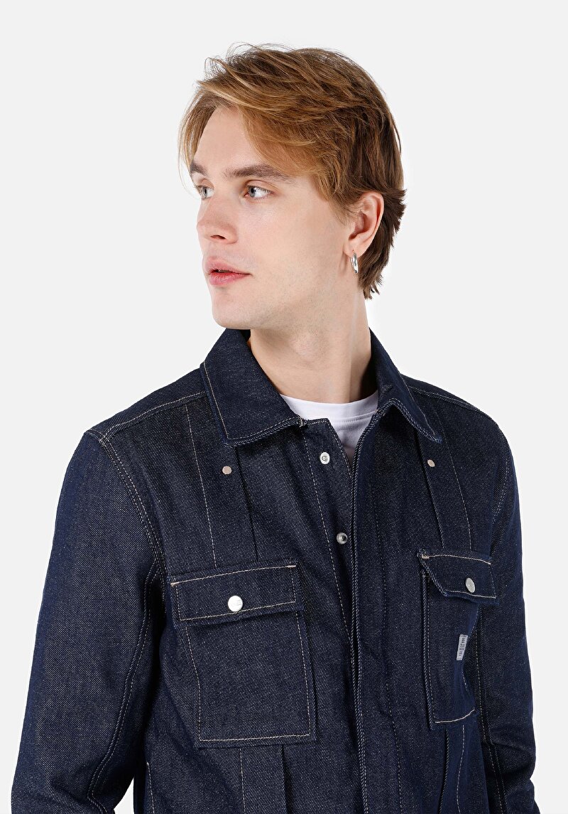 Imagine a Jachetă Albastru Închis Pentru Bărbați Cu Nasturi Cu Nasturi