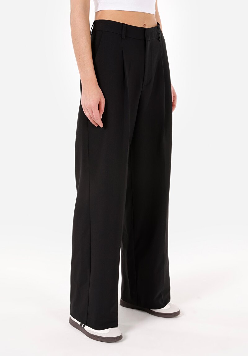 Imagine a Pantaloni De Dama Negru Regular Fit Cl1070178