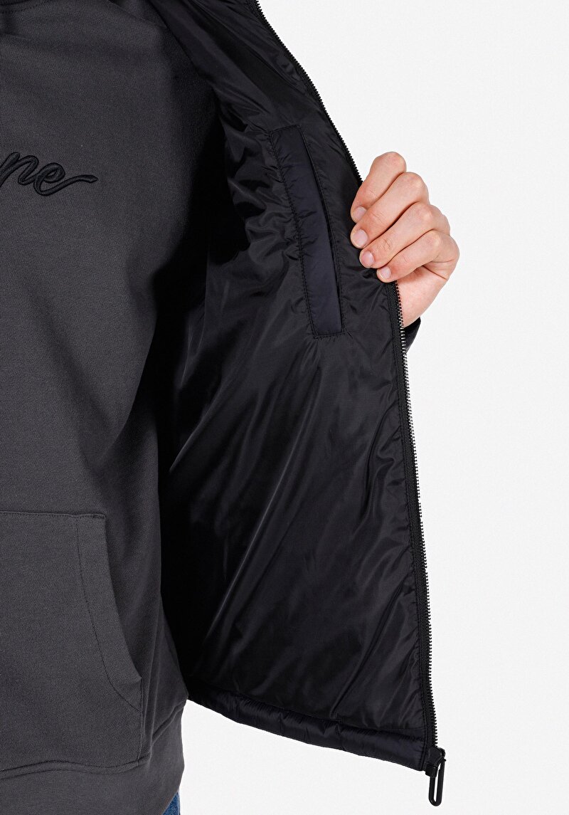 Imagine a Palton Negru Pentru Bărbați Slim Fit