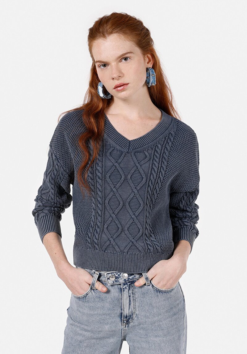 Imagine a Pulover Albastru Drept Pentru Femei Cu Decolteu În V Cu Decolteu În V