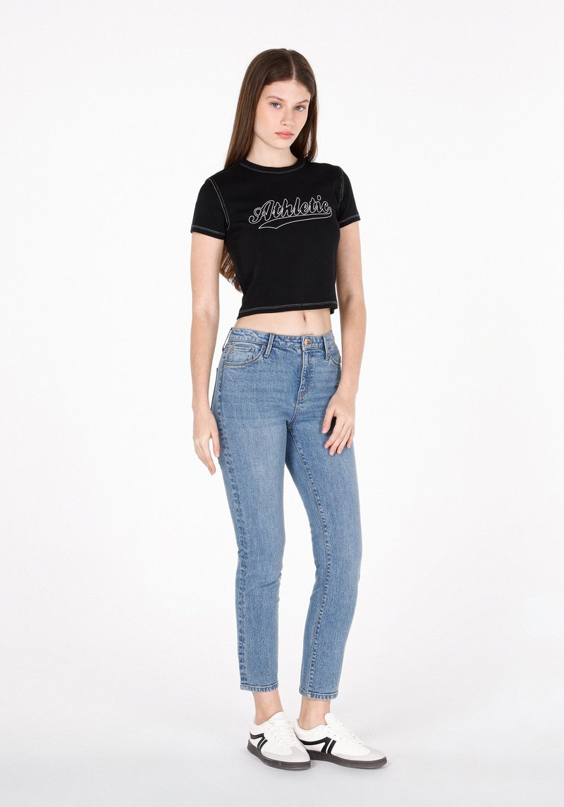 Imagine a Pantaloni De Dama Denim Slim Fit 703 Carla Cl1073230
