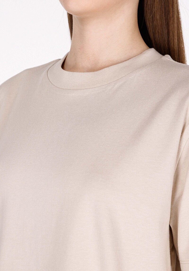 Imagine a Regular Fit Round Neck Drept Pentru Femei Bej Tricou Cu Mânecă Scurtă