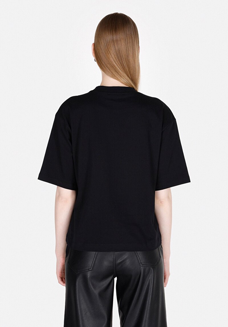 Imagine a Regular Fit Round Neck Imprimat Tricou Negru Cu Mânecă Scurtă Pentru Femei