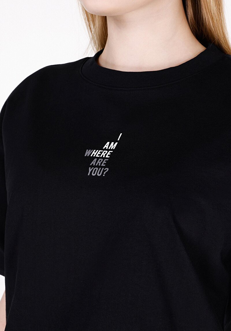 Imagine a Regular Fit Round Neck Imprimat Tricou Negru Cu Mânecă Scurtă Pentru Femei