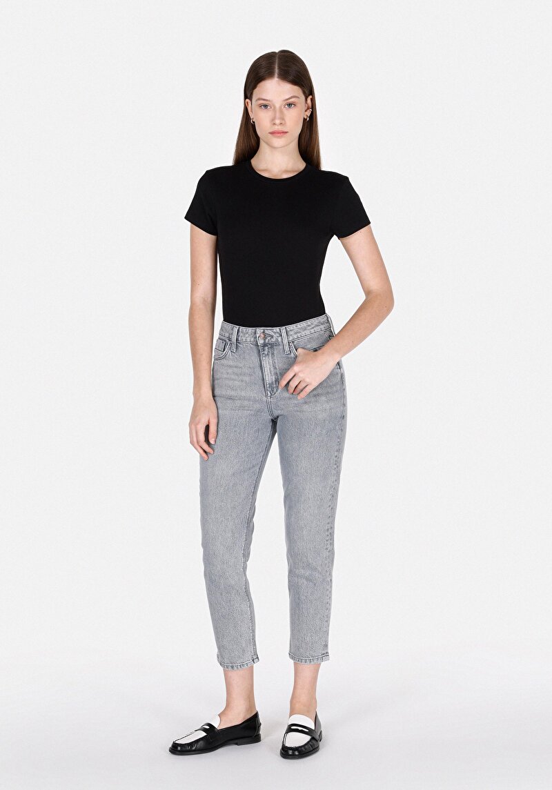 Imagine a Blugi Gri Pentru Femei Mom Fit