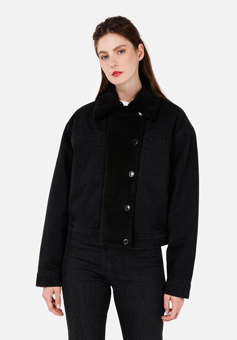 Imagine a Jachetă Neagră Pentru Femei Regular Fit