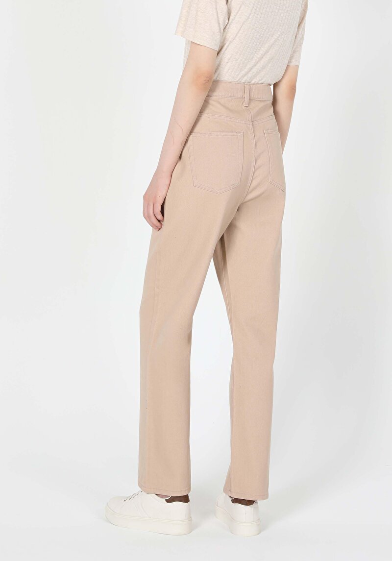Imagine a Pantaloni De Dama Ecru Regular Fit Cl1060734