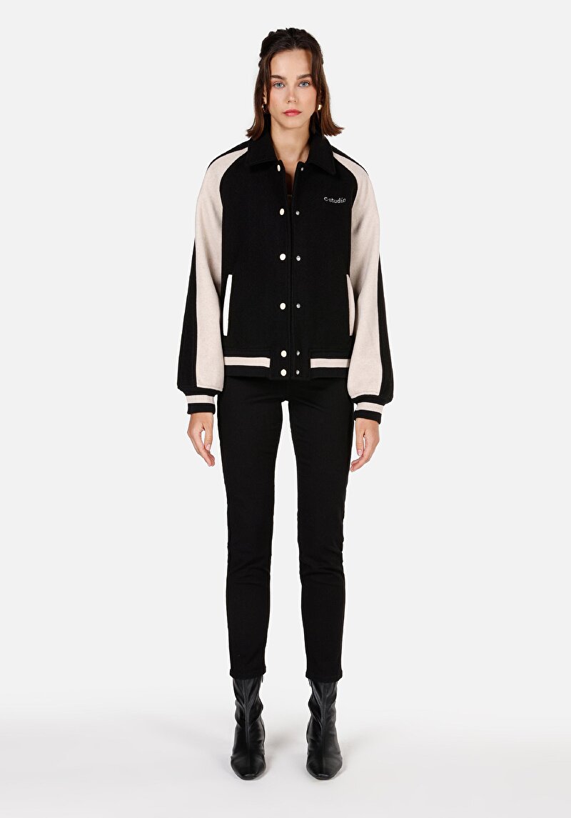 Imagine a Jachetă Neagră Pentru Femei Regular Fit