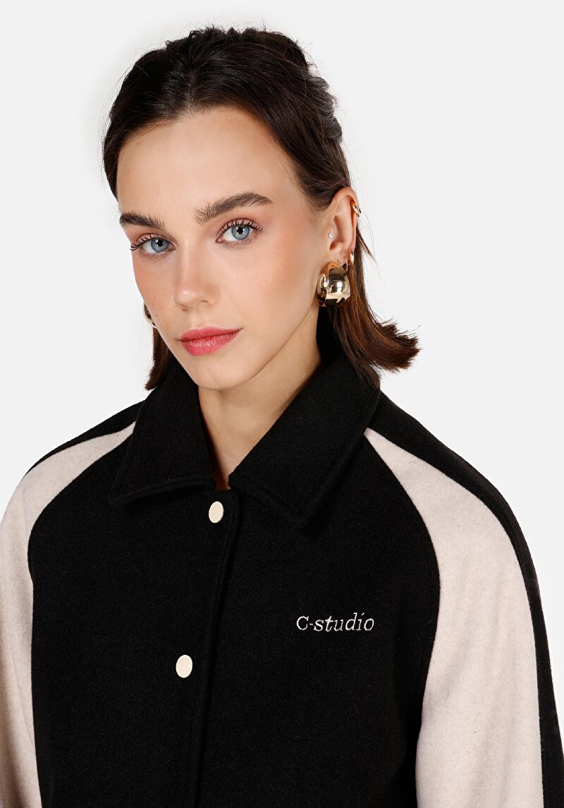 Imagine a Jachetă Neagră Pentru Femei Regular Fit