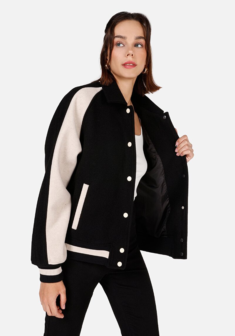 Afișați detalii pentru Jachetă Neagră Pentru Femei Regular Fit