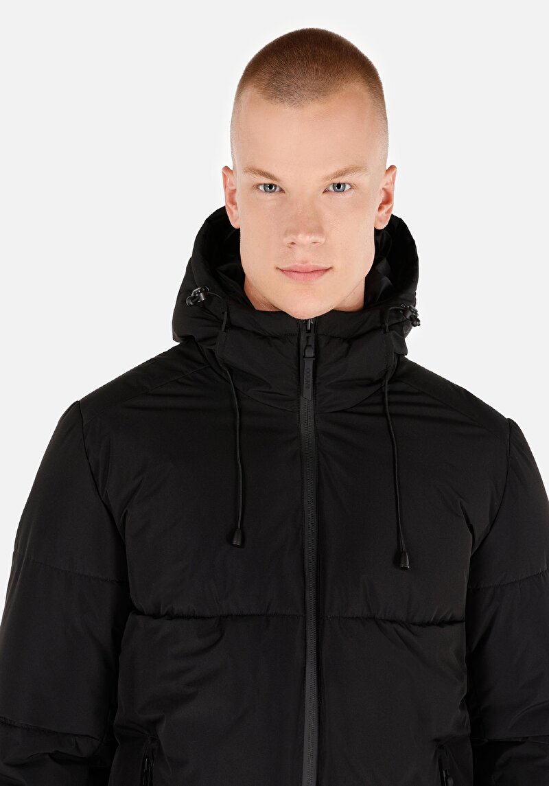 Imagine a Palton Negru Pentru Bărbați Slim Fit