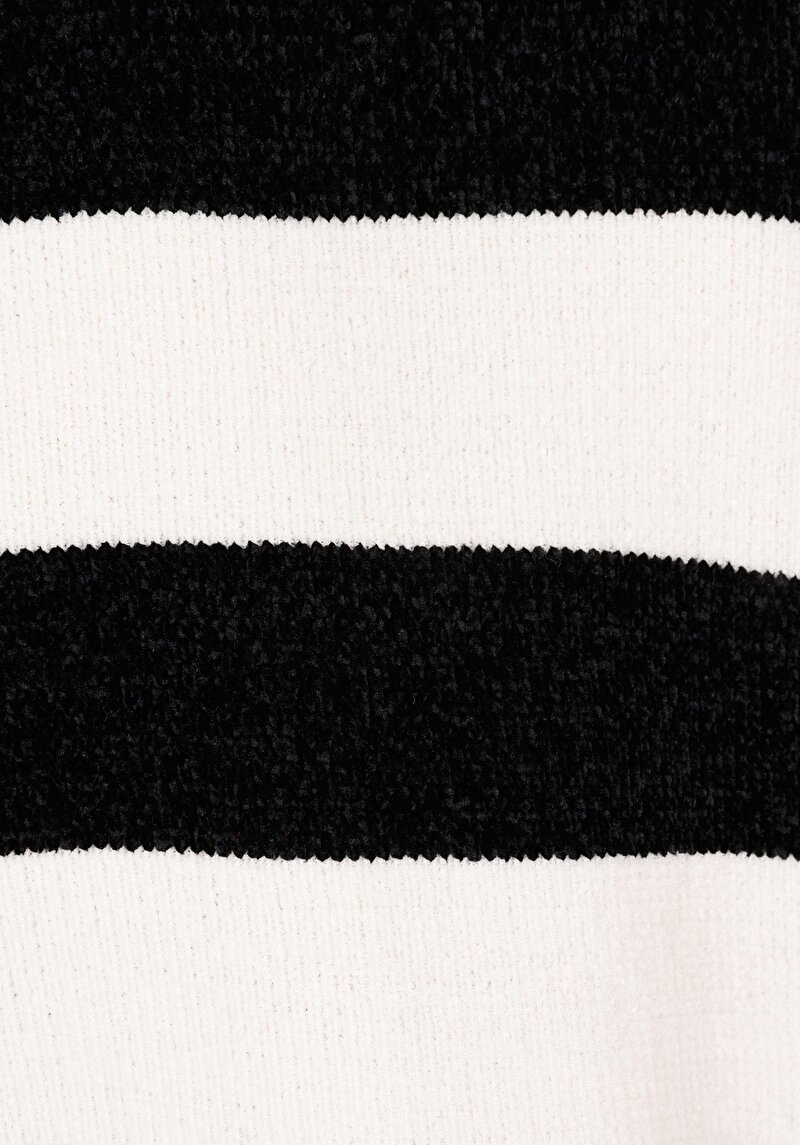 Afișați detalii pentru Pulover Negru Pentru Femei Cu Gât Rotund Regular Fit