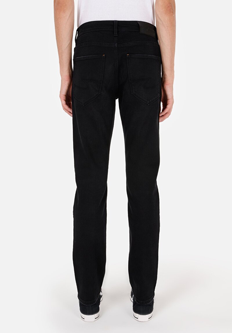 Imagine a Blugi Din Denim Pentru Bărbați Cu Potrivire Dreaptă