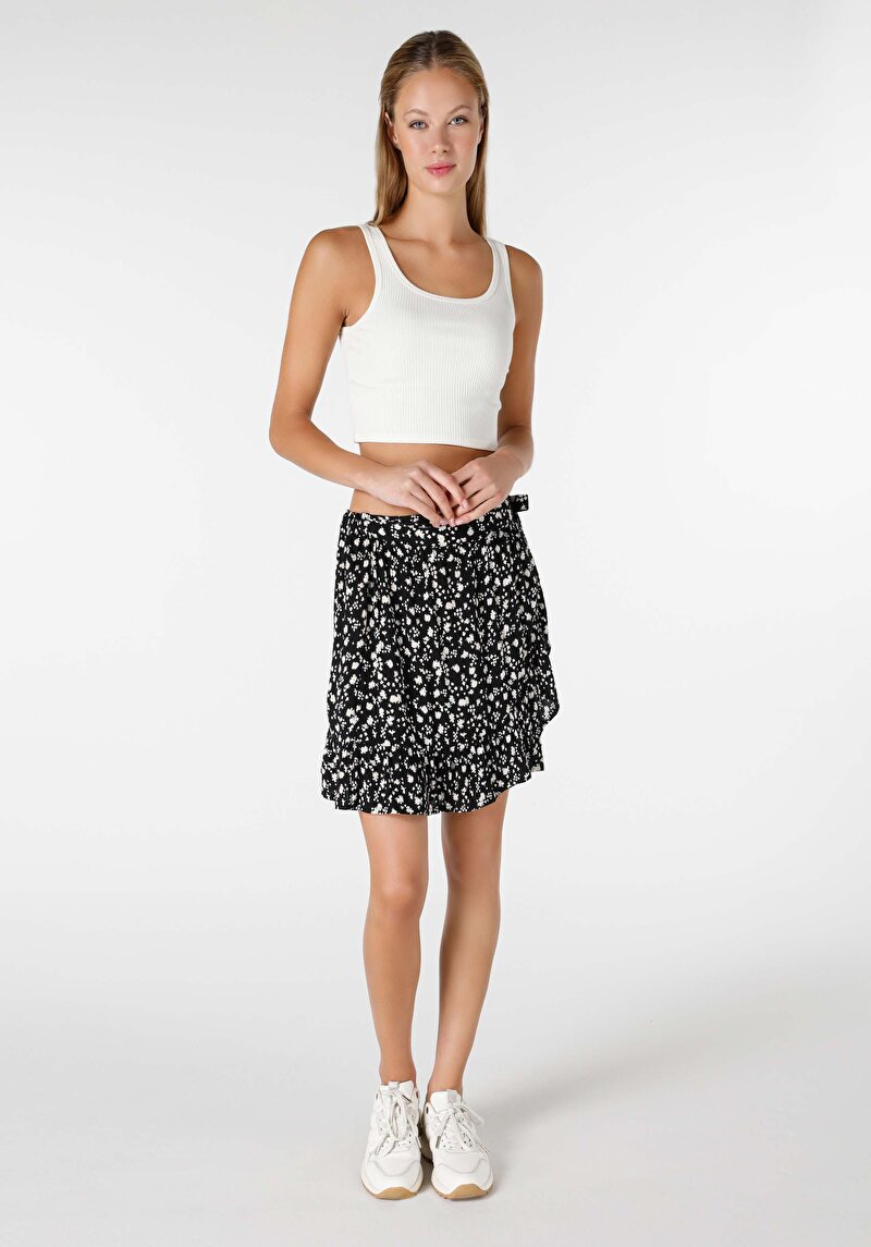 Imagine a Mini Fustă Neagră Pentru Femei