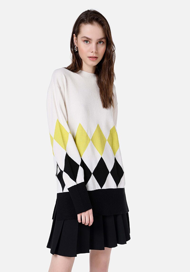 Imagine a Pulover Ecru Pentru Femei Cu Gât Rotund Cu Gât Rotund