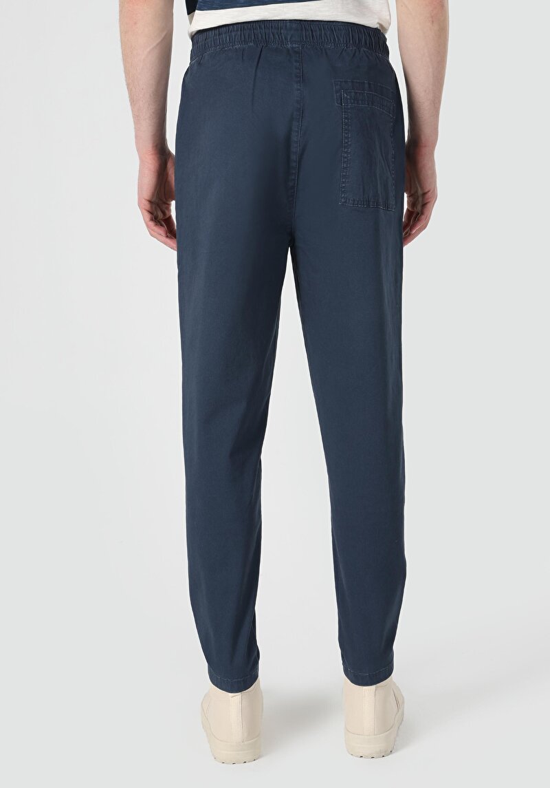 Imagine a Pantaloni Comfort Fit Mid Waist Straight Leg Bleumarin Pentru Bărbați