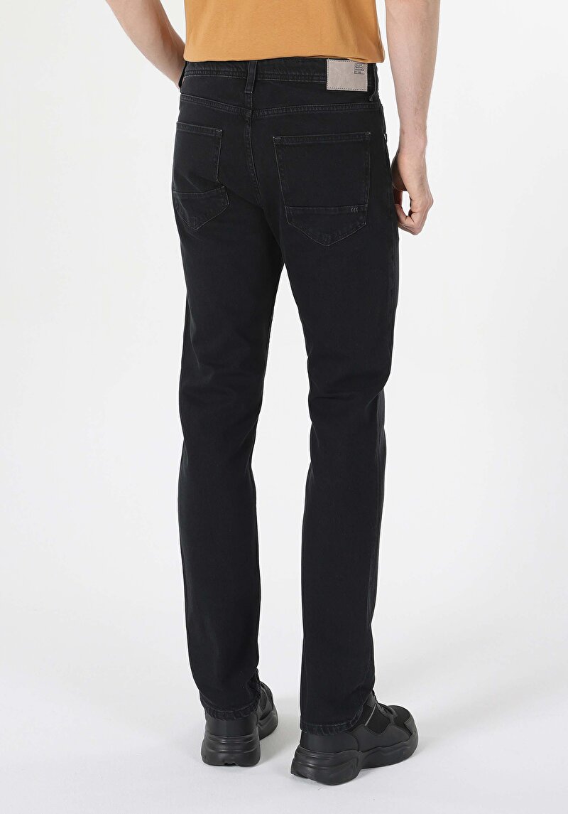 Afișați detalii pentru Pantaloni De Barbati Denim Straight Fit 044 Karl Cl1062405