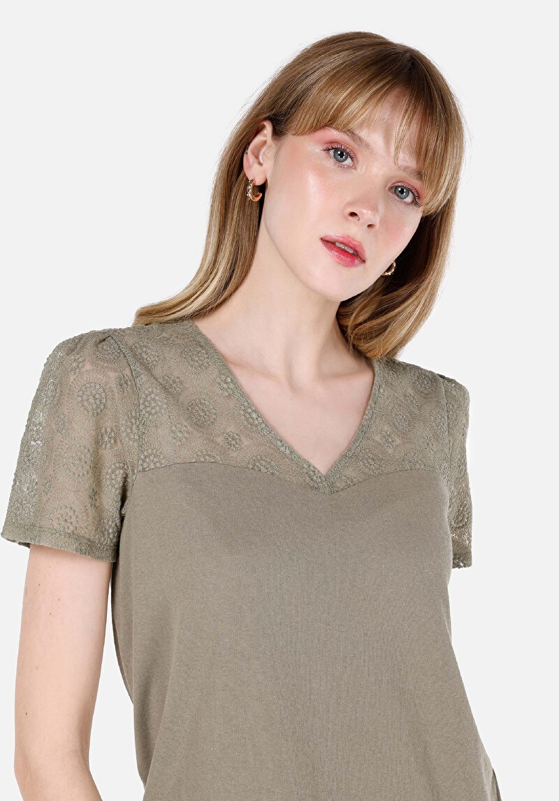 Imagine a Tricou Cu Mânecă Scurtă Pentru Femei Cu Decolteu În V Regular Fit