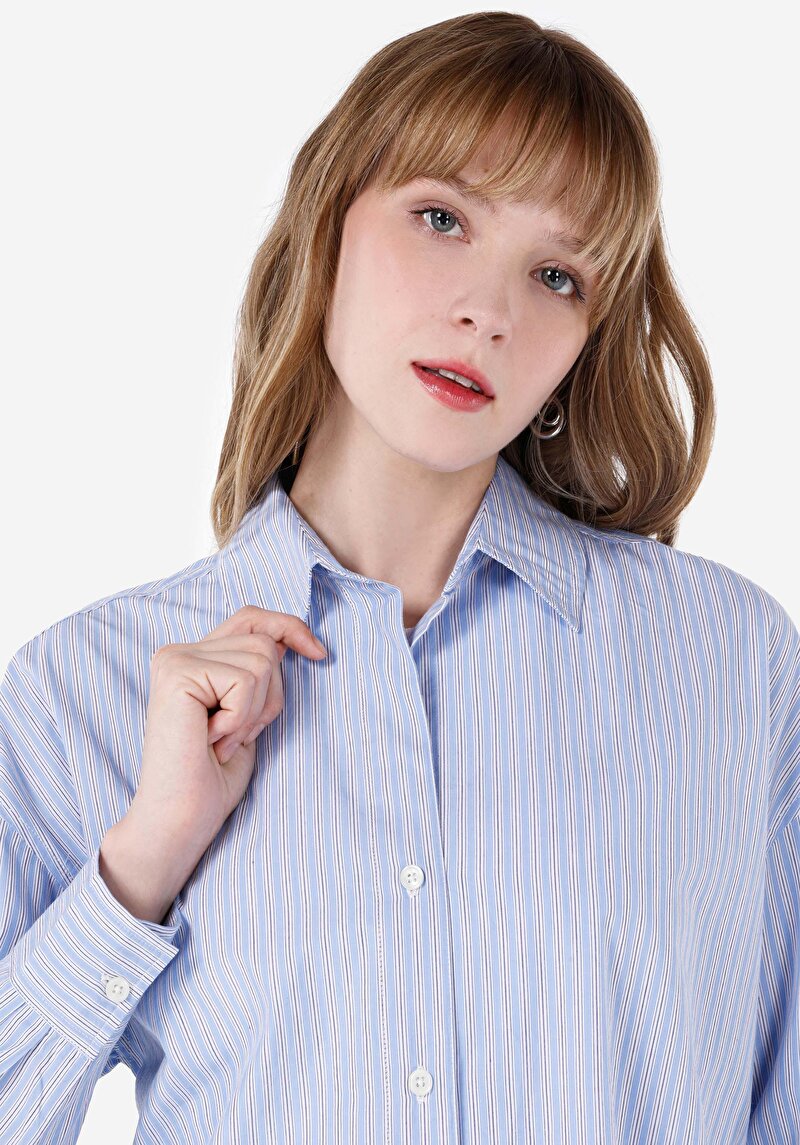 Imagine a Cămașă Relaxată Cu Dungi Cămașă Albastră Cu Mânecă Lungă Pentru Femei