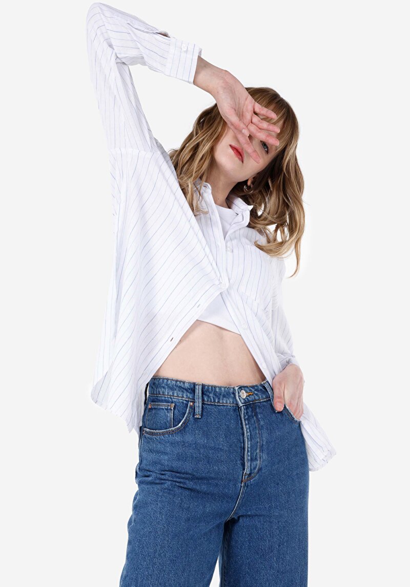 Imagine a Cămașă Relaxată Cu Dungi Cămașă Albă Cu Mânecă Lungă Pentru Femei