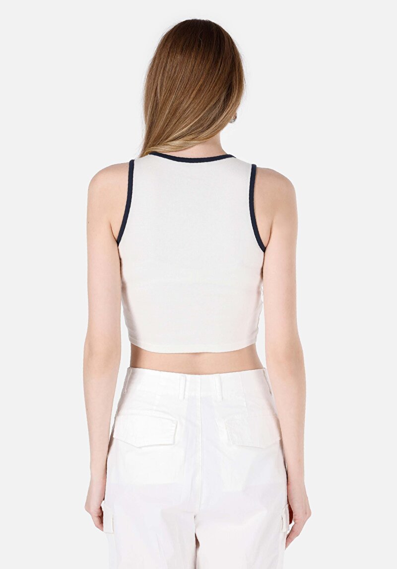 Imagine a Maiou Alb Slim Fit Pentru Femei
