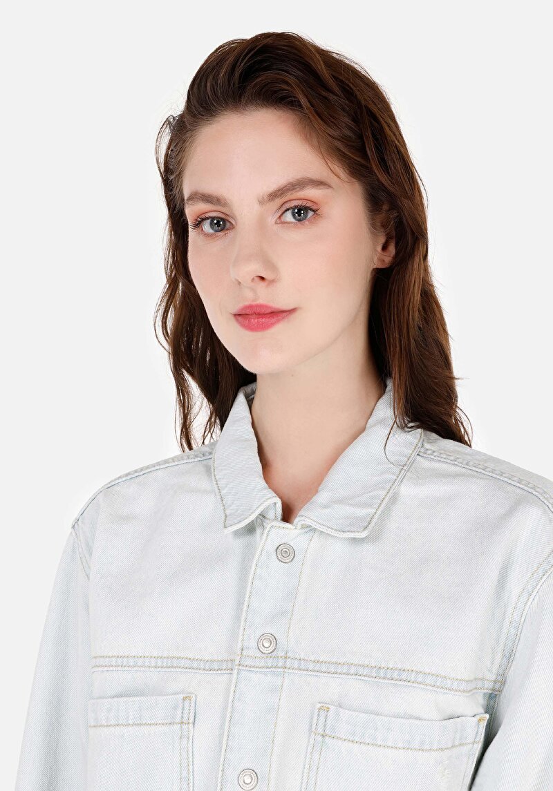 Imagine a Regular Fit Dimensiune Clasică Drept Cămașă Albastră Cu Mânecă Lungă Pentru Femei