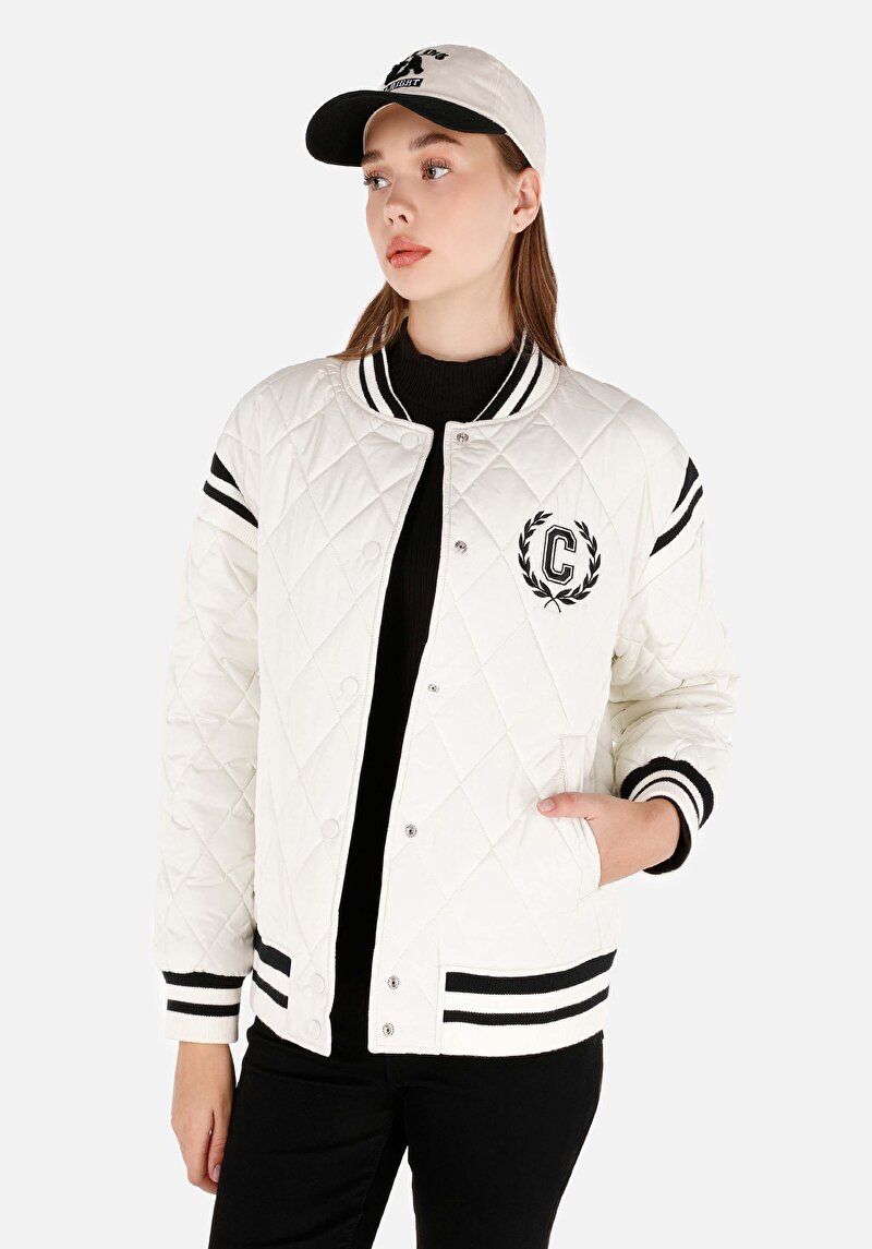 Imagine a Palton Alb Pentru Femei Cu Decolteu În V Regular Fit