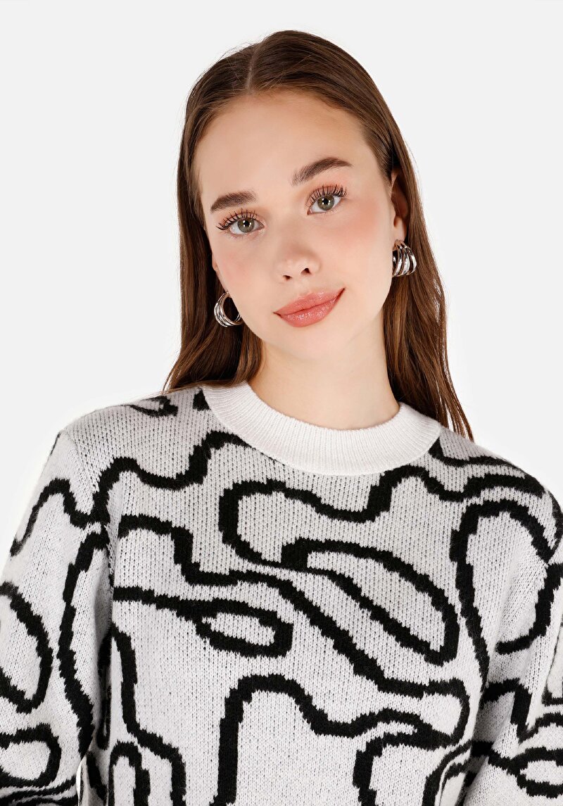 Imagine a Pulover Alb Pentru Femei Cu Gât Rotund Regular Fit