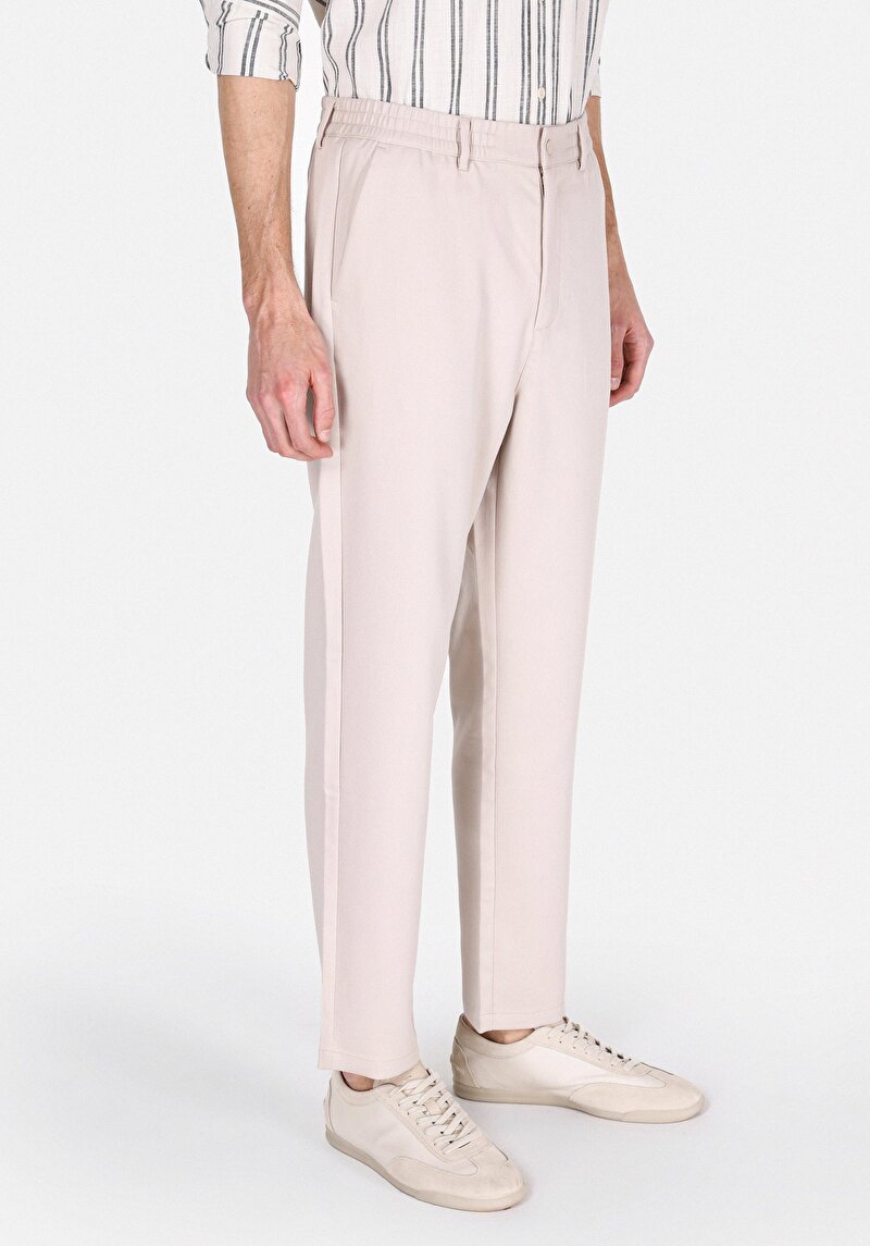 Imagine a Pantaloni De Barbati Bej Regular Fit Cl1073567