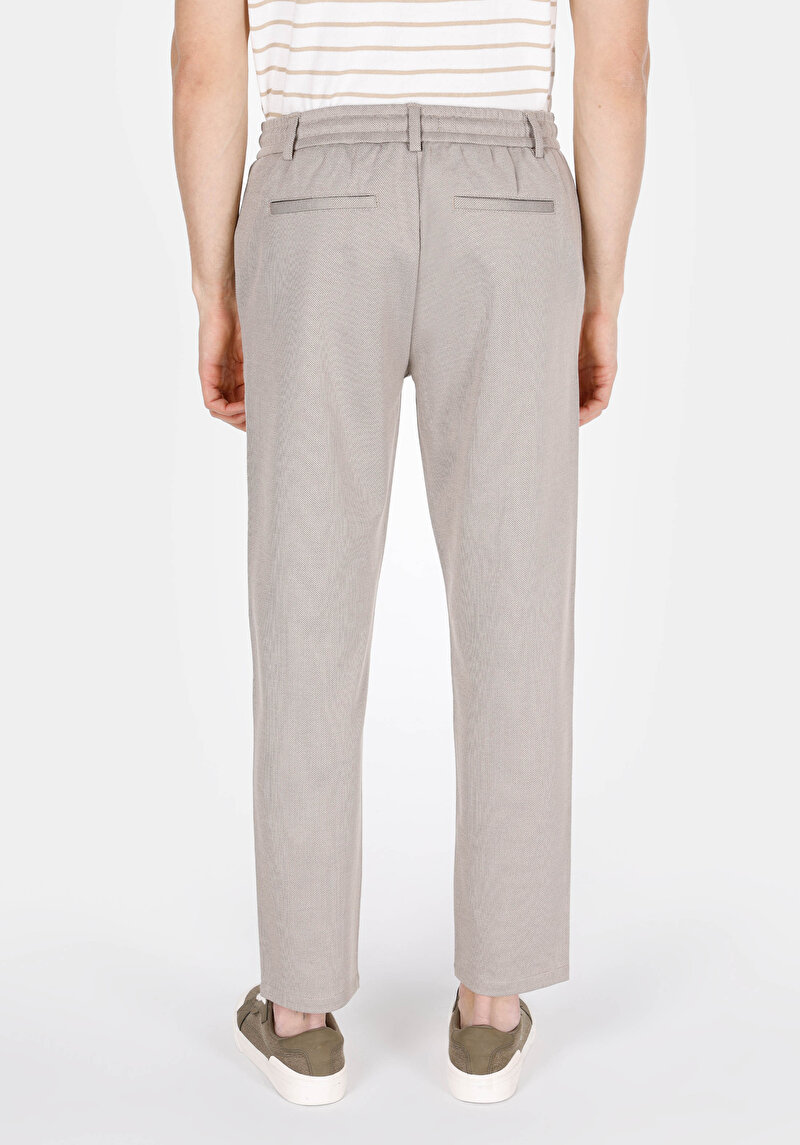 Imagine a Pantaloni De Barbati Bej Regular Fit Cl1073568