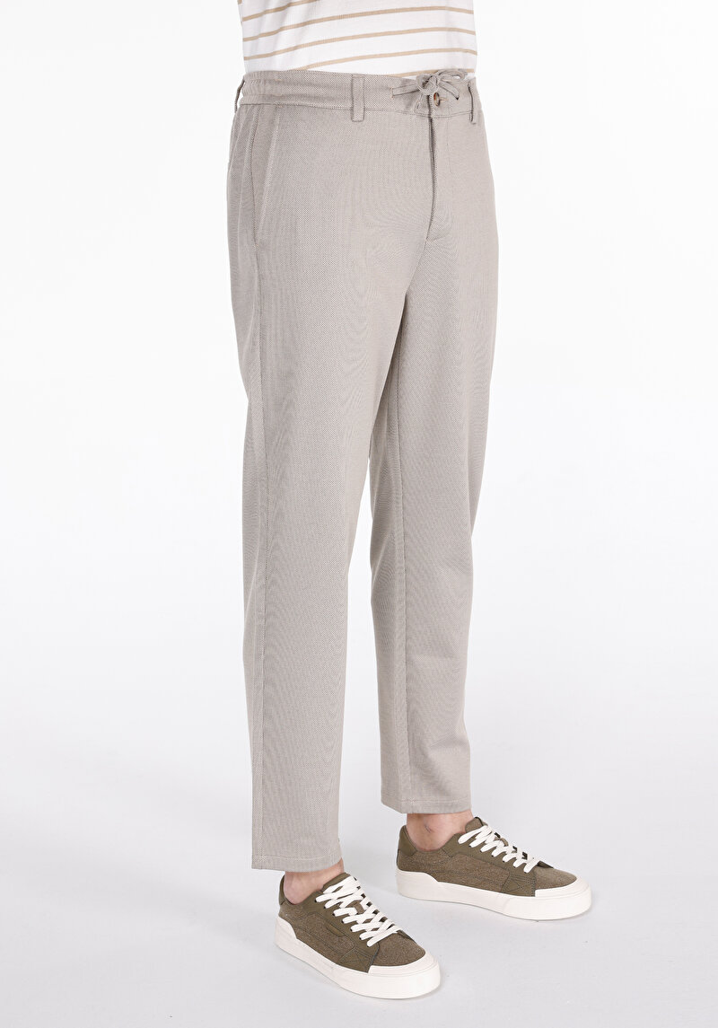 Imagine a Pantaloni De Barbati Bej Regular Fit Cl1073568