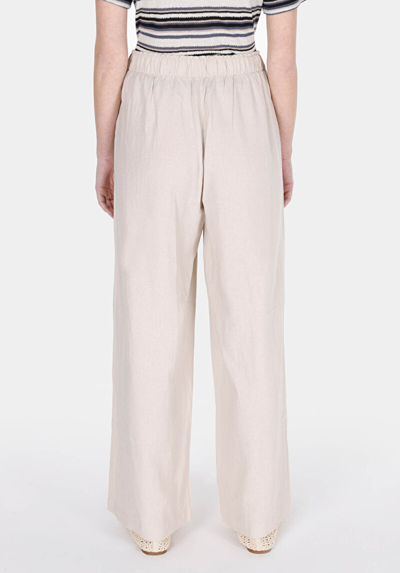 Imagine a Pantaloni De Dama Bej Regular Fit Cl1074805