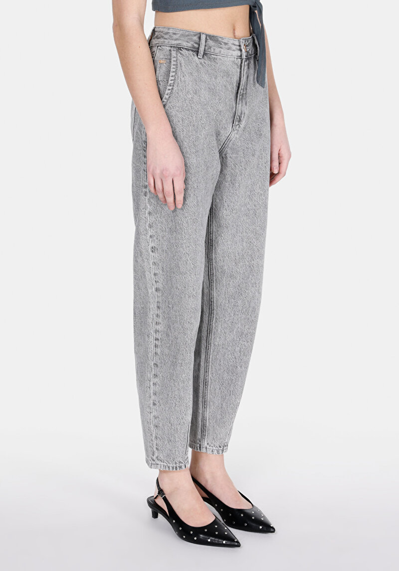 Imagine a Barrel Fit Mid Waist Slim Leg Blugi İndigo Închis Pentru Femei