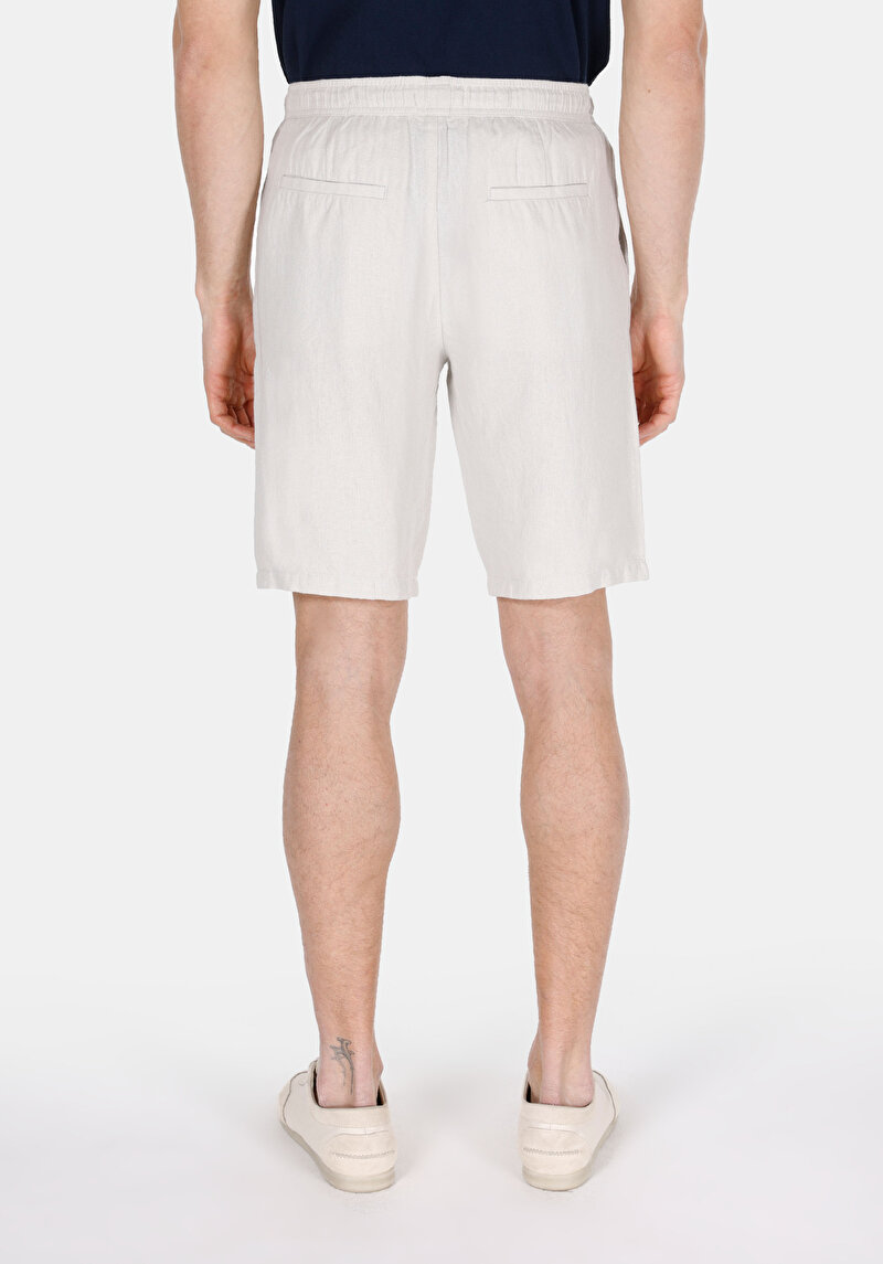 Imagine a Short / Pantaloni Scurti De Barbati Alb Regular Fit Cl1074435