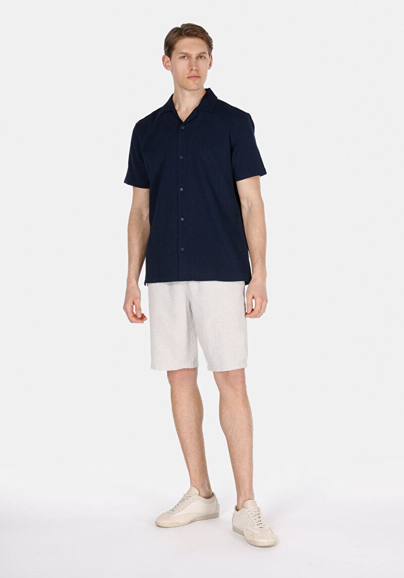 Imagine a Short / Pantaloni Scurti De Barbati Alb Regular Fit Cl1074435