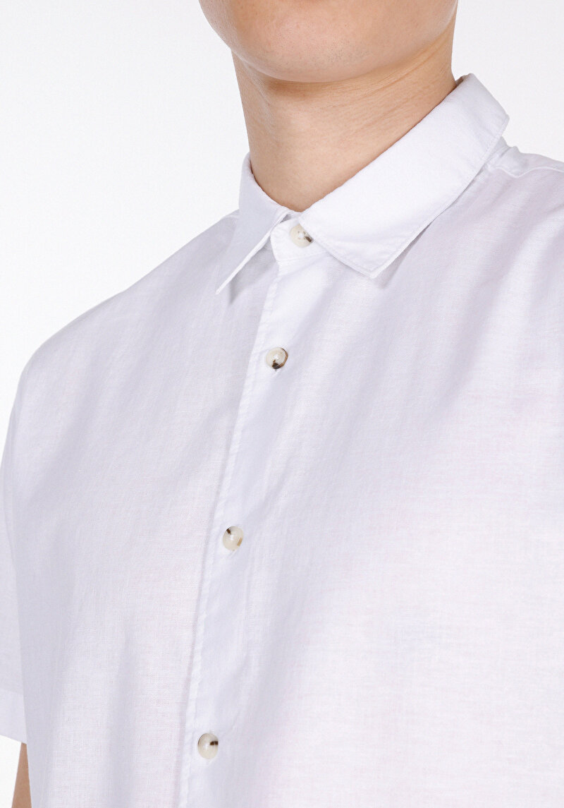 Imagine a Camasa Cu Maneca Scurta De Barbati Alb Regular Fit Cl1074069