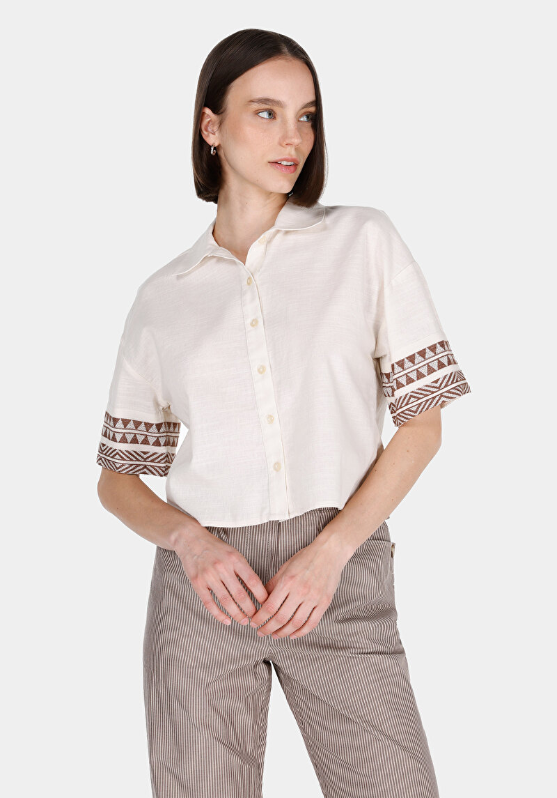 Imagine a Cămașă Regular Fit Gât Cămașă Etnică Ecru Manșon Scurt Pentru Femei