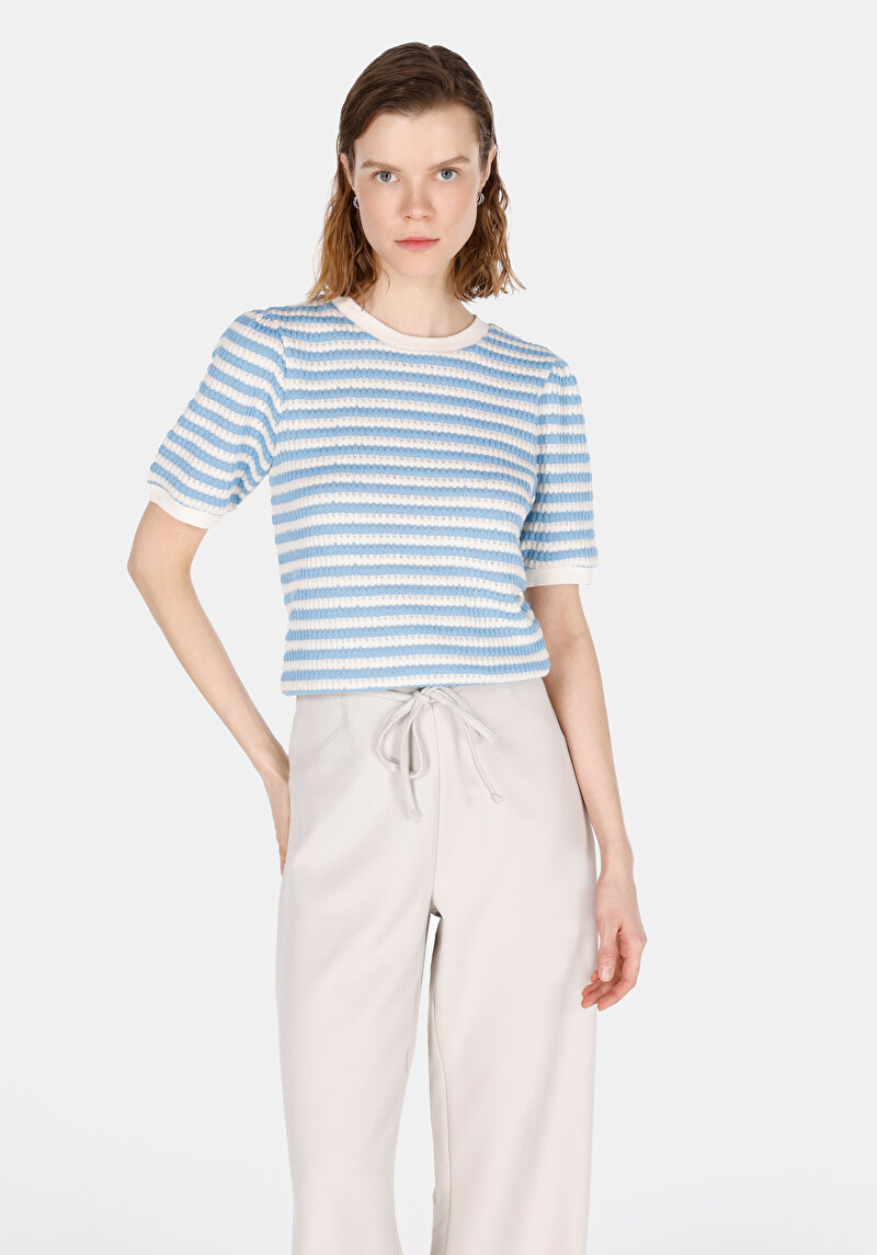 Imagine a Tricou Alb Pentru Femei Slim Fit