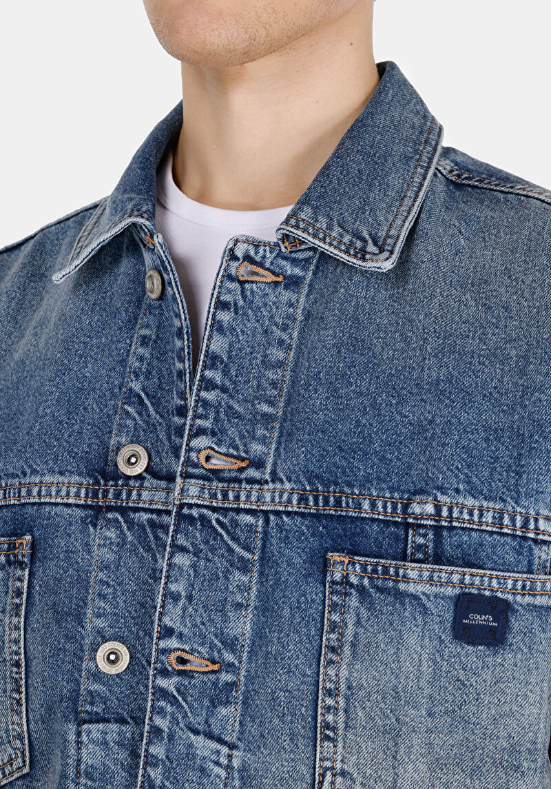 Imagine a Jachetă Albastră Pentru Bărbați Oversize Fit Cu Nasturi Și Fără Căptușeală