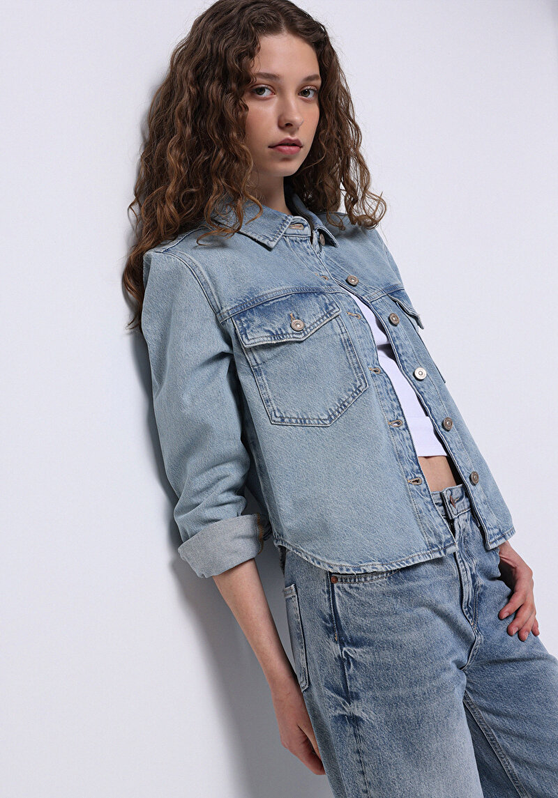 Imagine a Regular Fit Dimensiune Clasică Drept Cămașă Albastră Cu Mânecă Lungă Pentru Femei