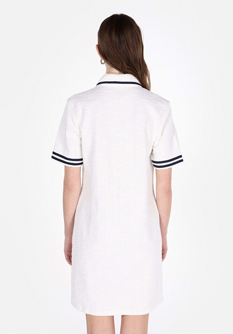 Imagine a Rochie Albă Cu Mânecă Scurtă Pentru Femei Regular Fit