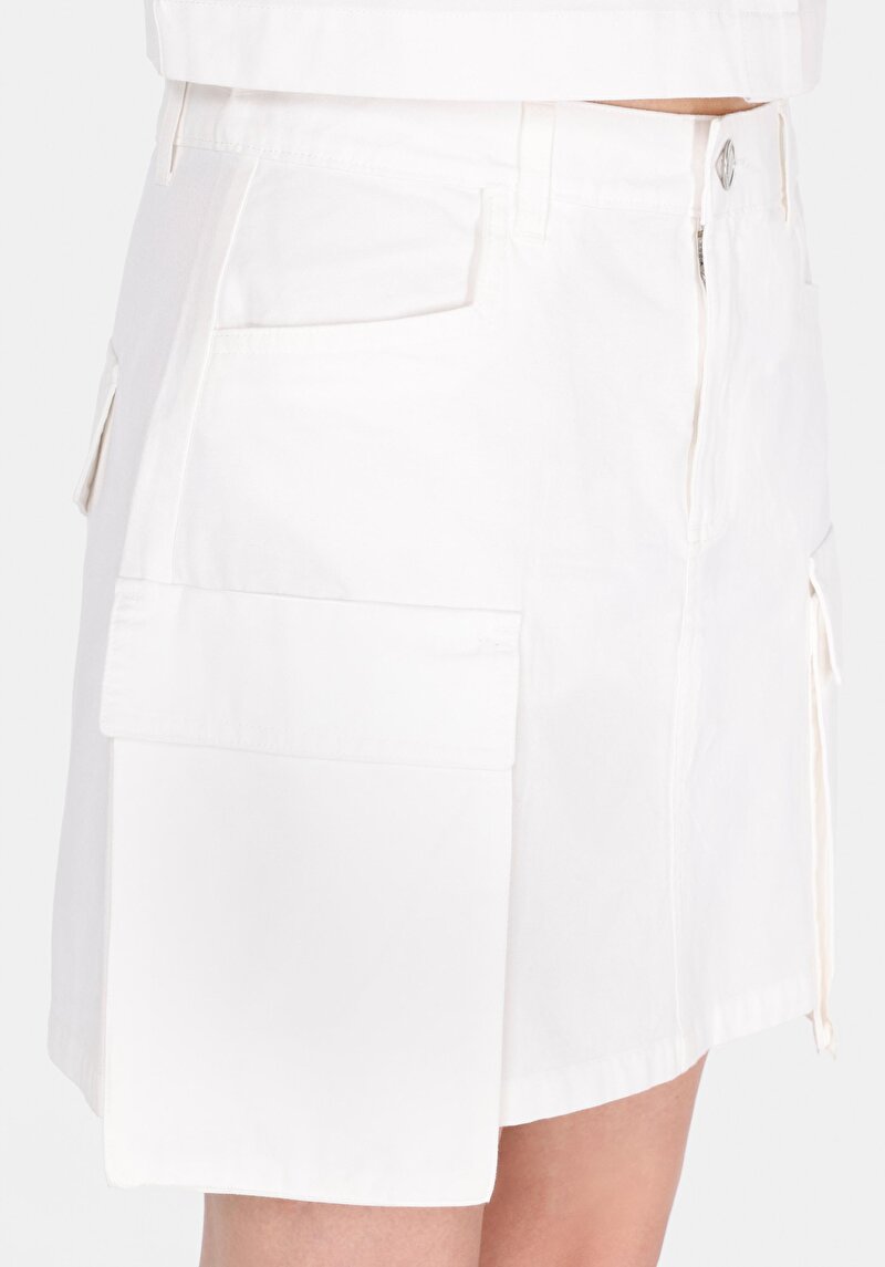 Afișați detalii pentru Mini Fustă Albă Cu Fermoar Drept Pentru Femei