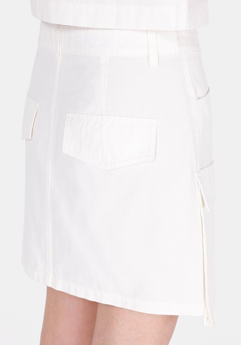 Afișați detalii pentru Mini Fustă Albă Cu Fermoar Drept Pentru Femei