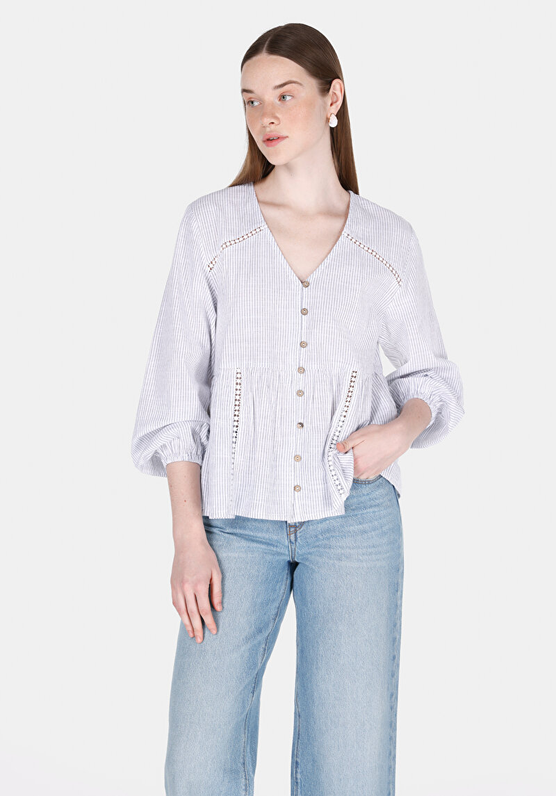 Imagine a Cămașă Albă Cu Mânecă Lungă Pentru Femei Cu Decolteu În V Cu Decolteu În V