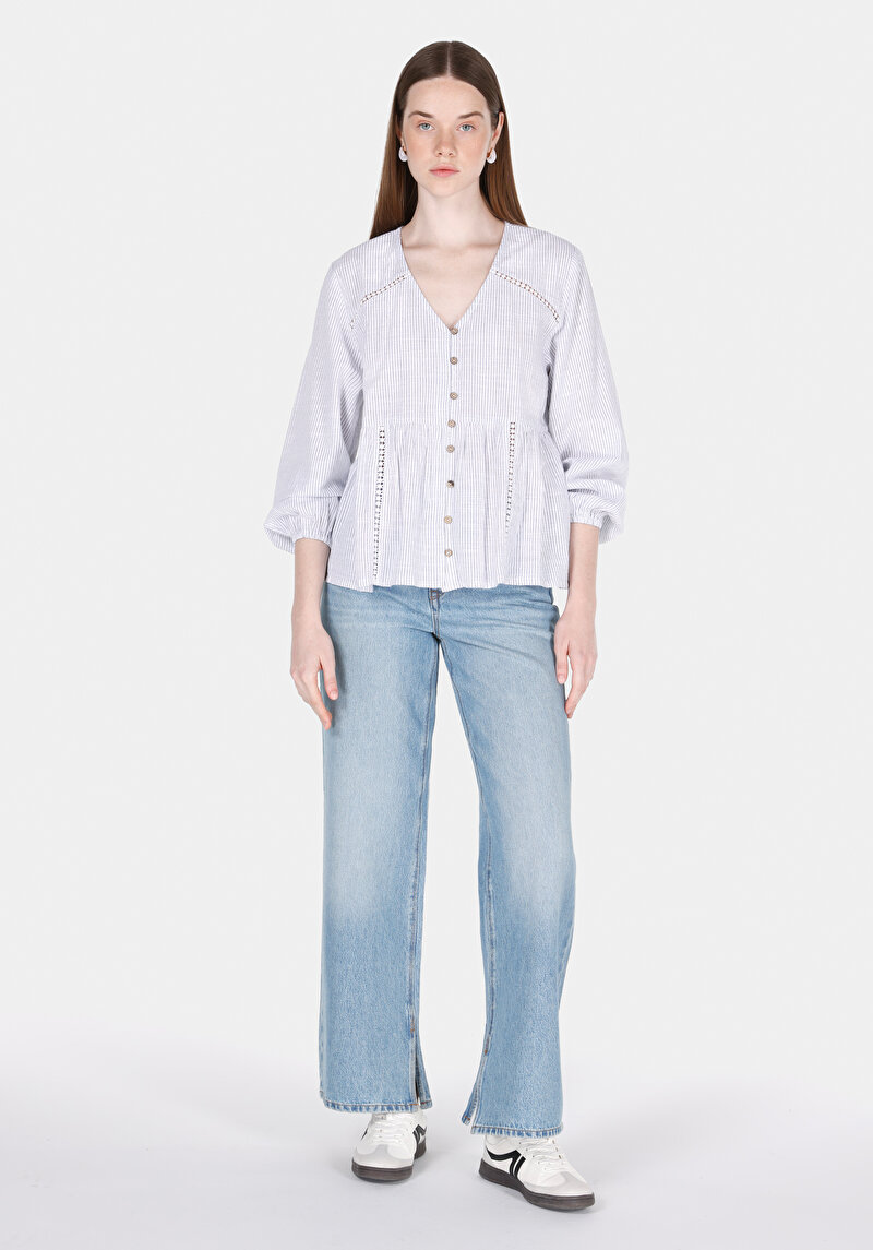 Imagine a Cămașă Albă Cu Mânecă Lungă Pentru Femei Cu Decolteu În V Cu Decolteu În V