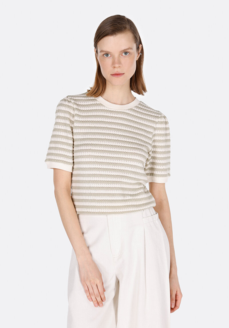 Imagine a Tricou Verde Pentru Femei Slim Fit